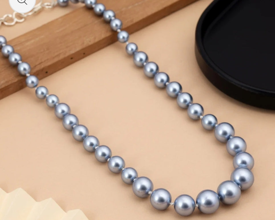 Grey Elegance - string